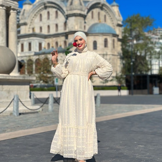 http://www.capricieuse.tn/fr/products/robe-snow-creme