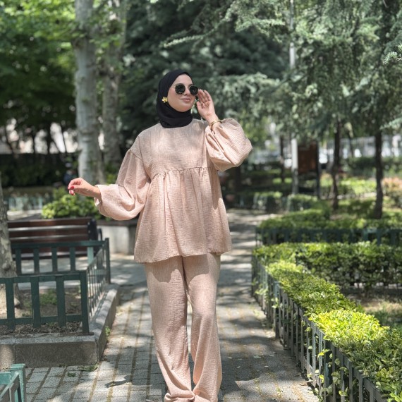 http://www.capricieuse.tn/fr/products/ensemble-icy-beige-1