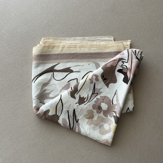 http://www.capricieuse.tn/fr/products/foulard-imprime-garden-jaune