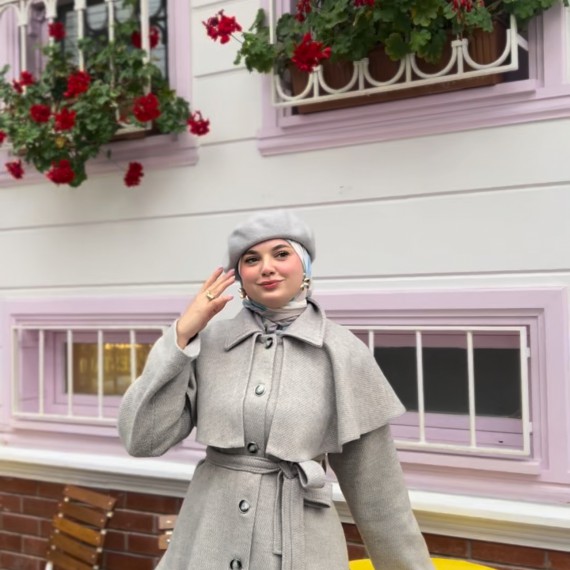 https://www.capricieuse.tn/fr/products/manteau-elvan-court-gris